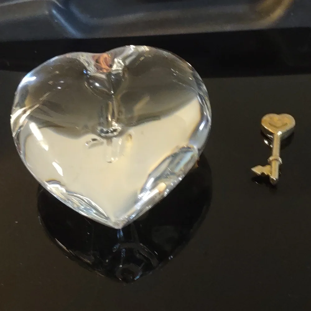 GLASS HEART with gold key